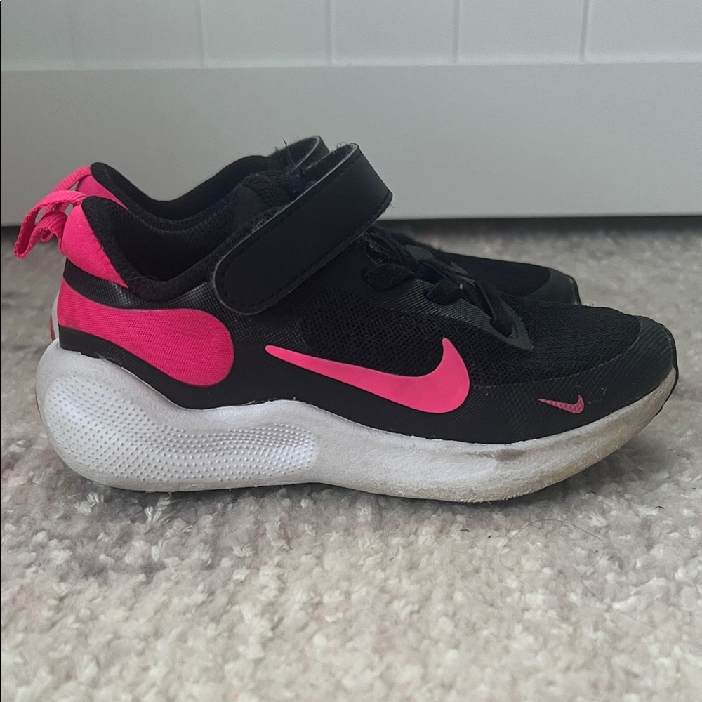 Nike Toddler Black and Pink Sneakers